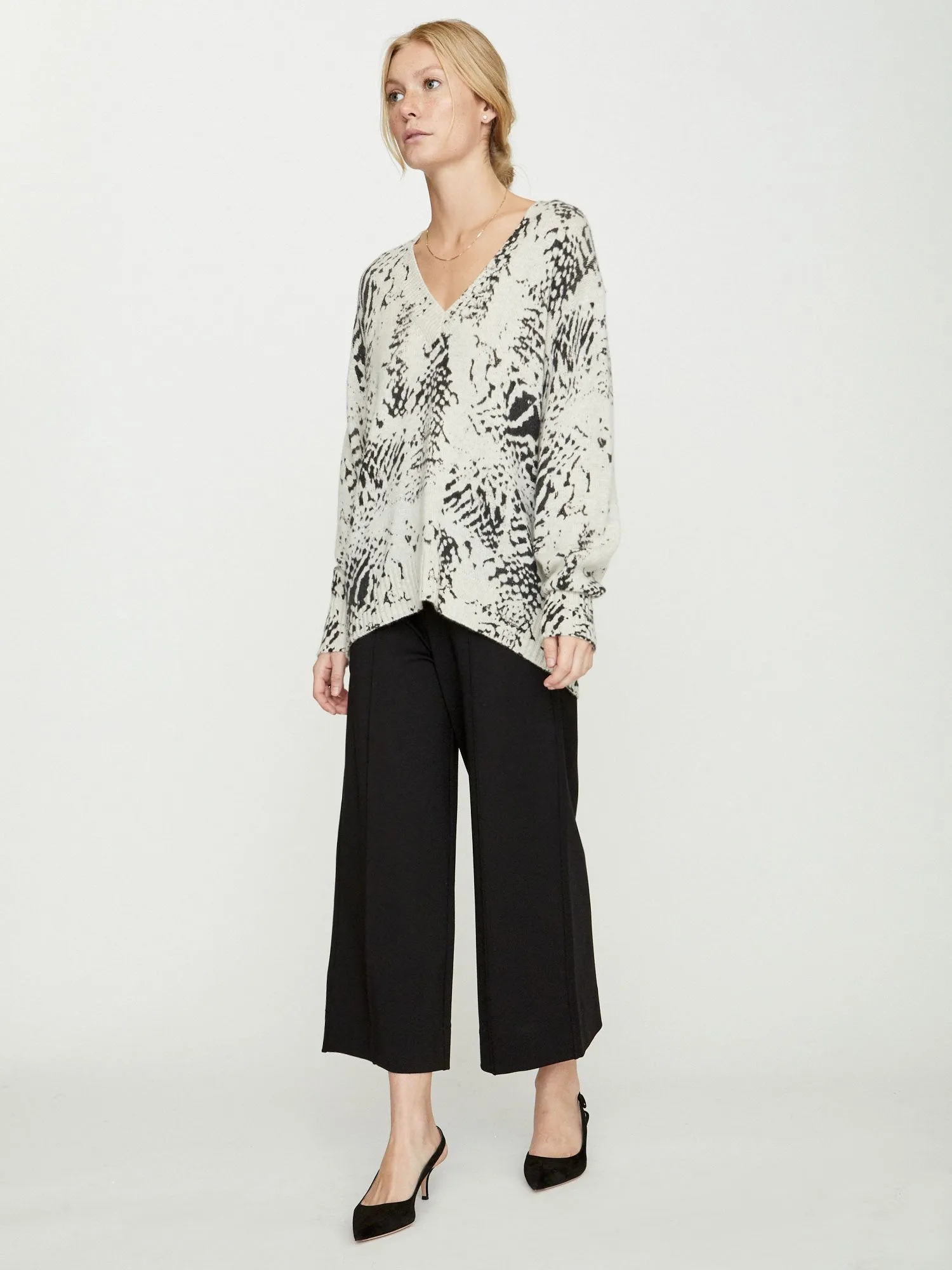 BROCHU WALKER - Camille Printed Vee Pullover Snake Print